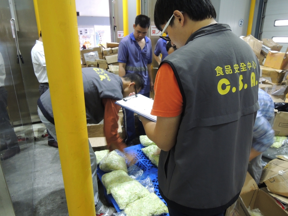 在民署食安人員監督下核實存貨資料