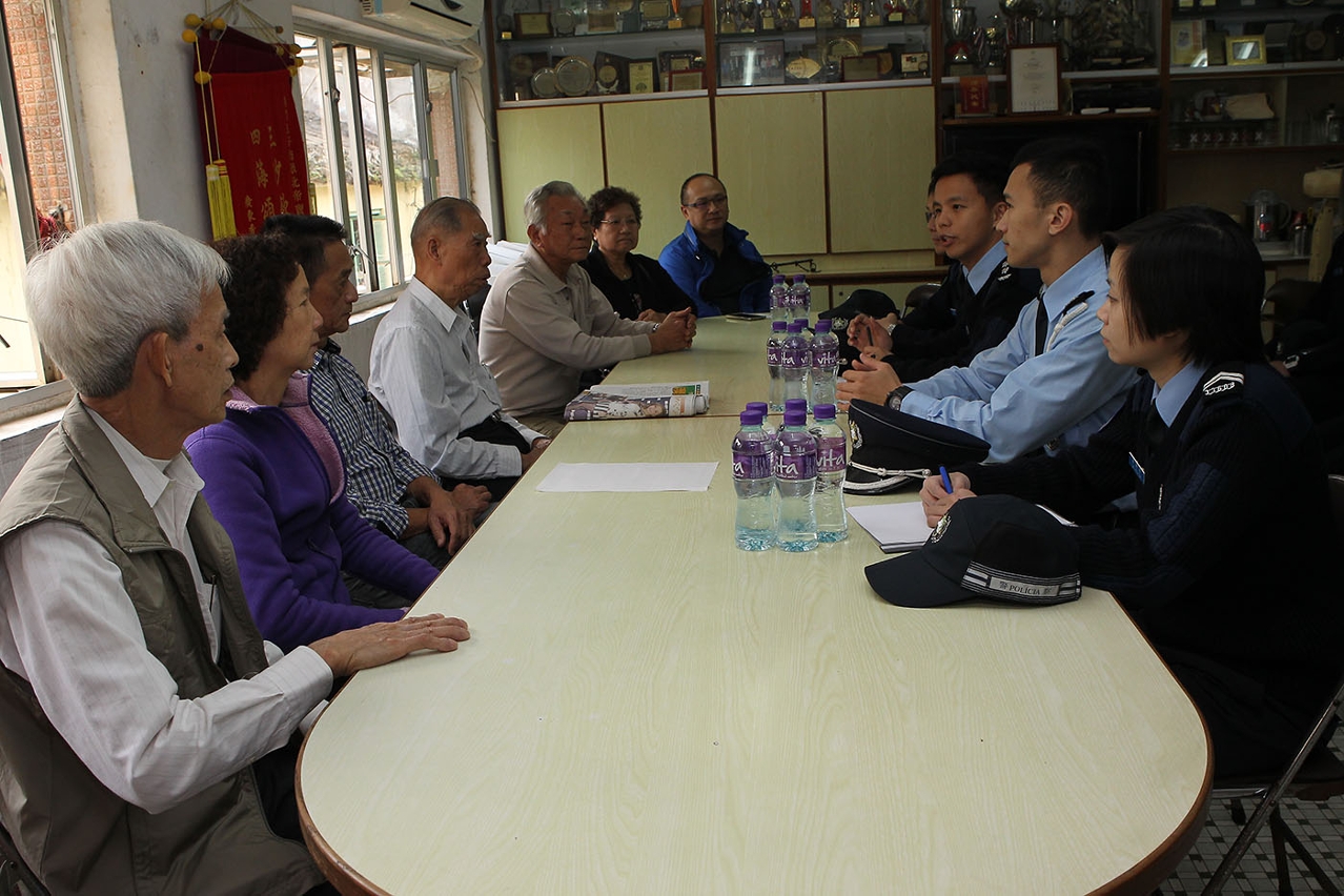 治安警到訪《氹仔坊眾聯誼會》進行最新警情交流