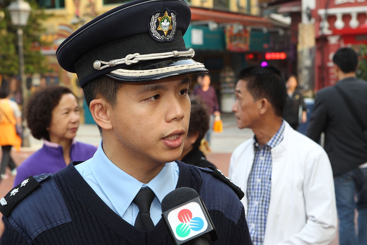 海島警務廳副警司劉智超接受採訪