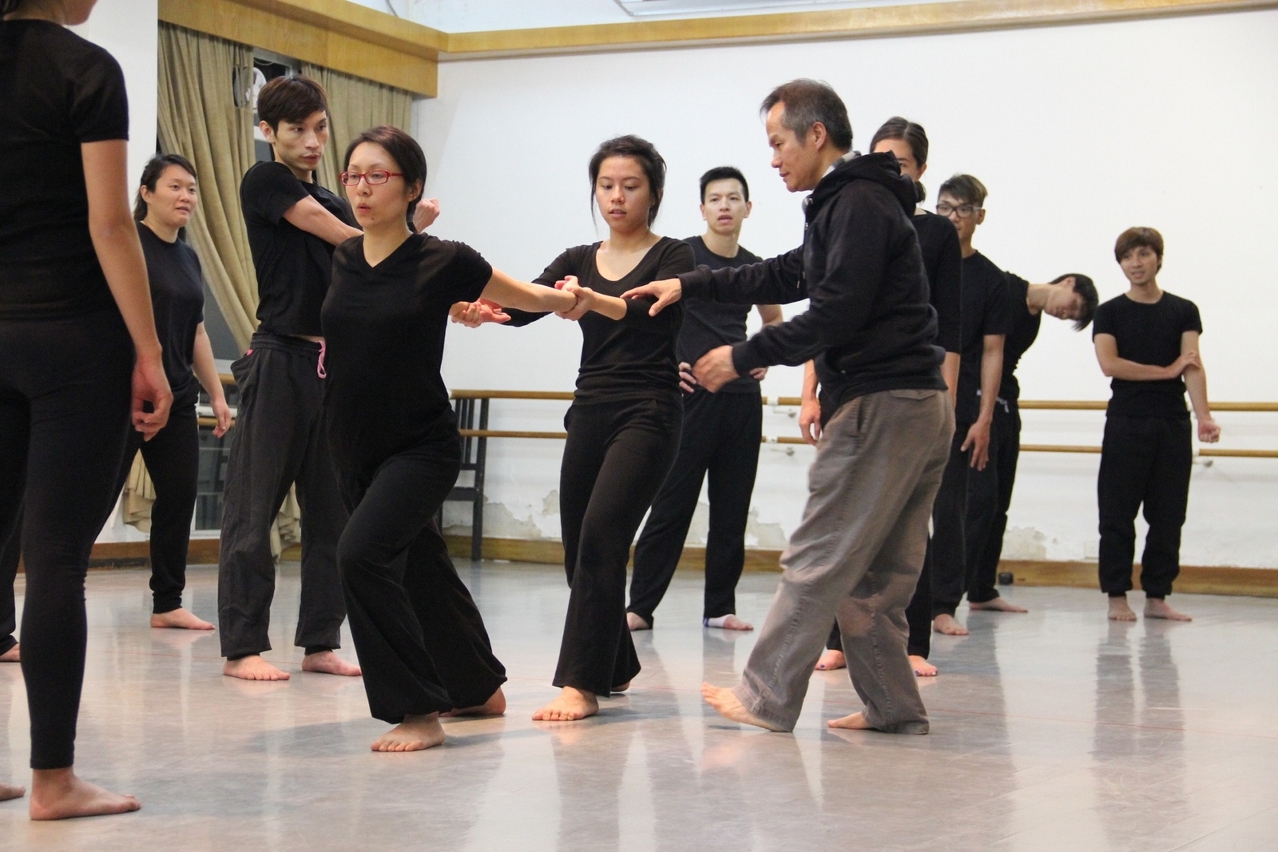 由文化局澳門演藝學院戲劇學校舉辦之“鄧樹榮形體劇場工作坊”於日前（一月八日）開課