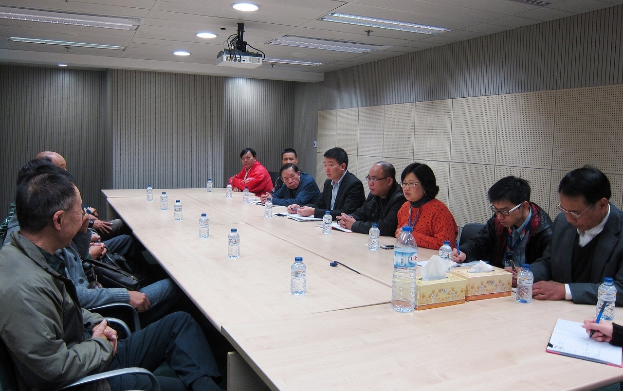 政府與的士業界就延續暫停新馬路的士站措施交換意見