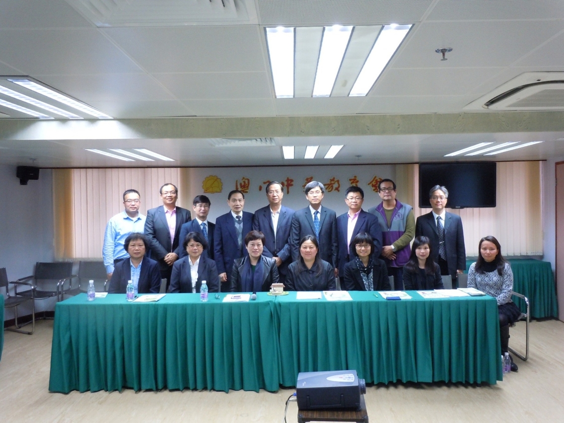 環境保護局代表與澳門中華教育會代表合照