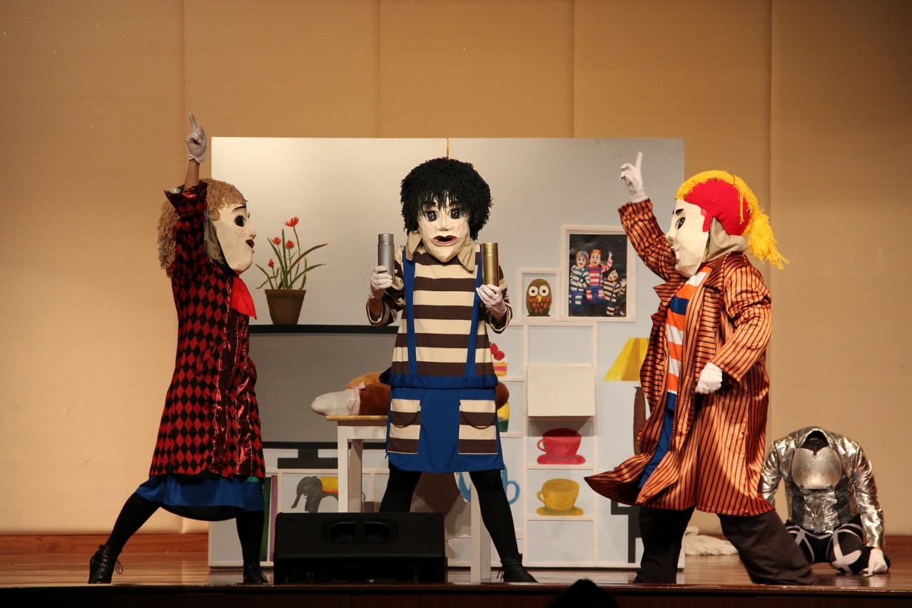 演藝學院戲劇學校巡演廣受歡迎，演出全新創作的面具劇《灰王子》