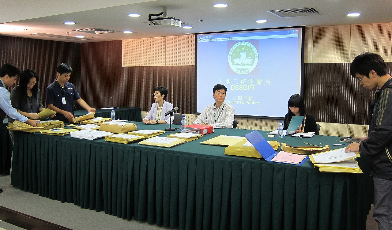 “財富中心十二樓F、G及H單位（醫療系統建設跟進委員會）裝修工程”今（10月31日）開標。