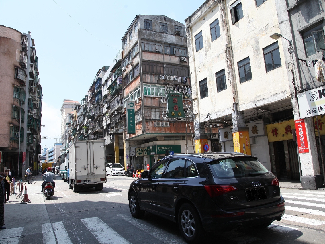 魚鰓巷行人天橋建成後可更好地保障行人過路安全