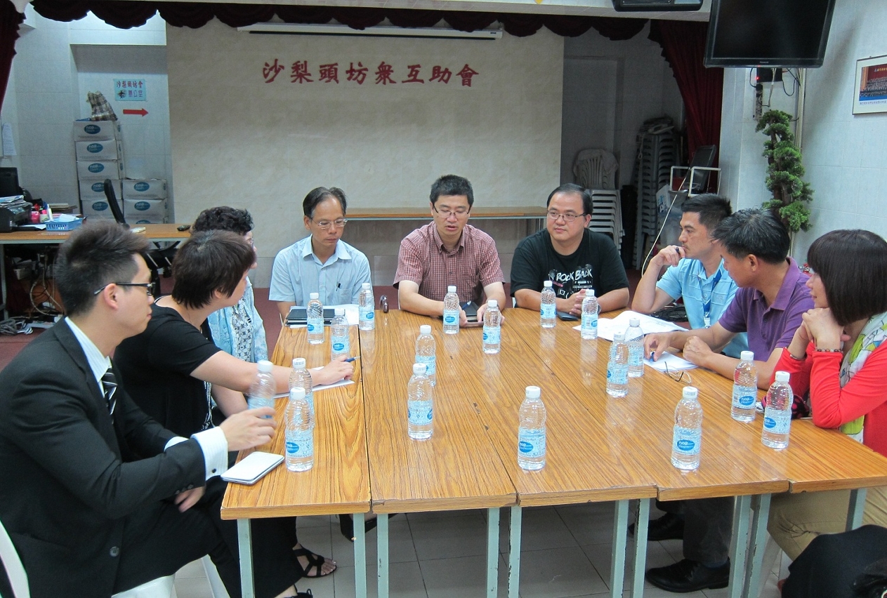 民署及交局拜訪沙梨頭坊會介紹重鋪路面工程及相關交通安排