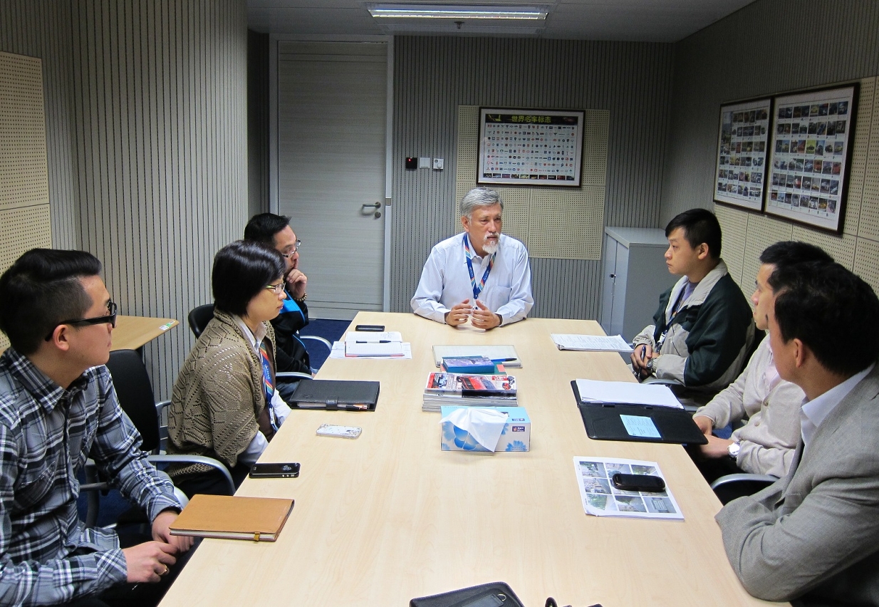 交通事務局與治安警察局交通廳代表召開會議探討加強旅遊巴安全工作