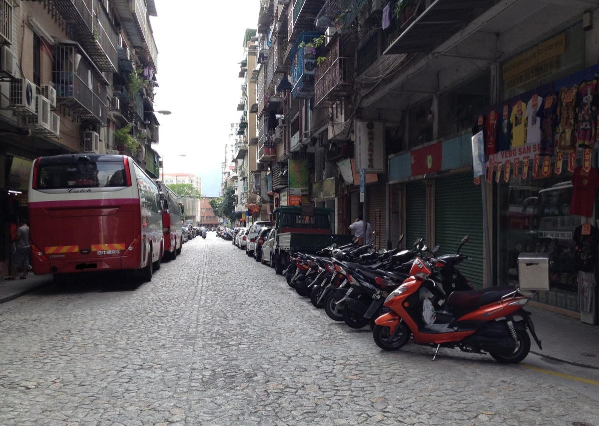 高園街部分泊車位將改作時限性臨時上落客貨區
