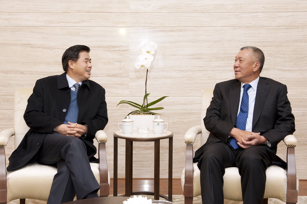 何厚鏵會見到訪的廣東省省長黃華華