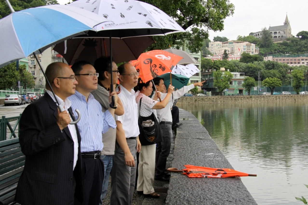 評審團成員實地考察，並從不同角度多方面了解南灣湖C、D區一帶的現場環境