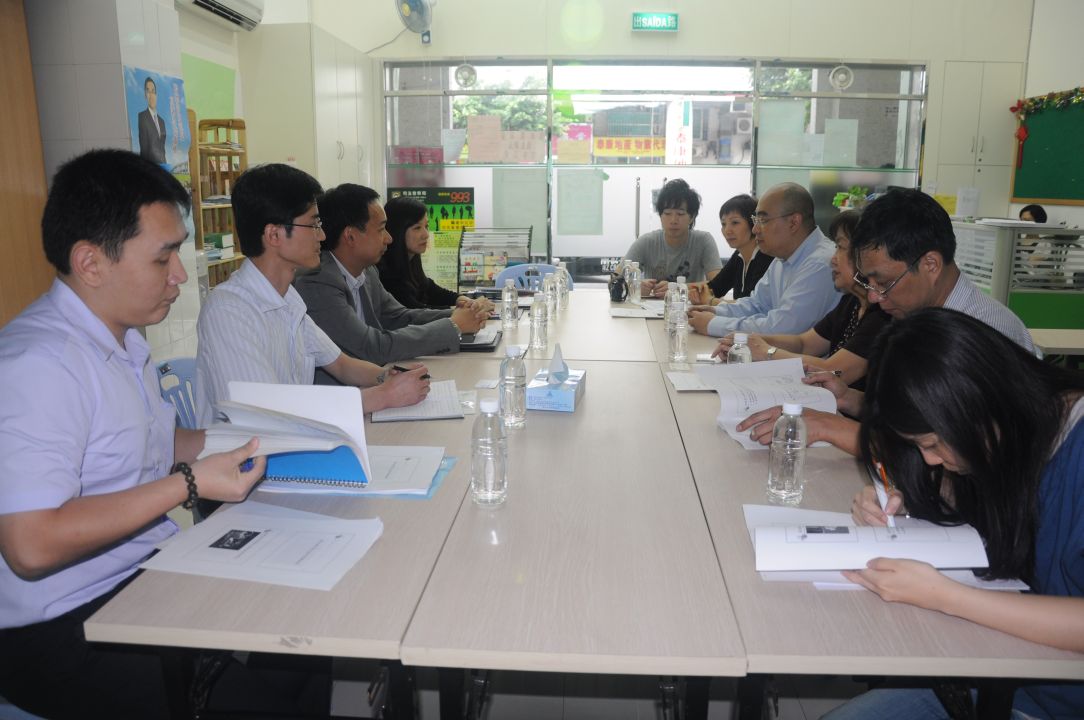 環保局與澳門東北區坊眾聯誼會就垃圾自動收集系統之運作情況交換意見