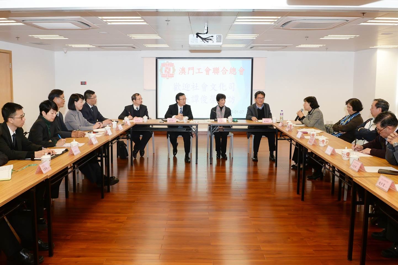Secretário para os Assuntos Sociais e Cultura tem encontro com representantes da Federação das Associações dos Operários de Macau