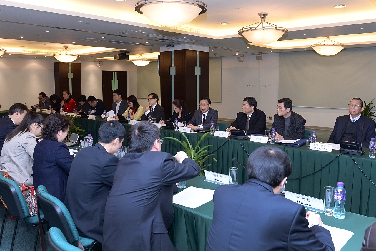 Apresentação sobre o ambiente de investimento de Macau no IPIM aos coordenadores do curso de formação.