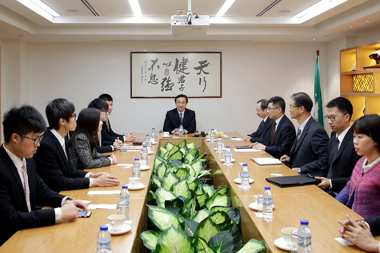 Secretário para os Assuntos Sociais e Cultura teve um encontro com a Associação Geral de Estudantes Chong Wa de Macau