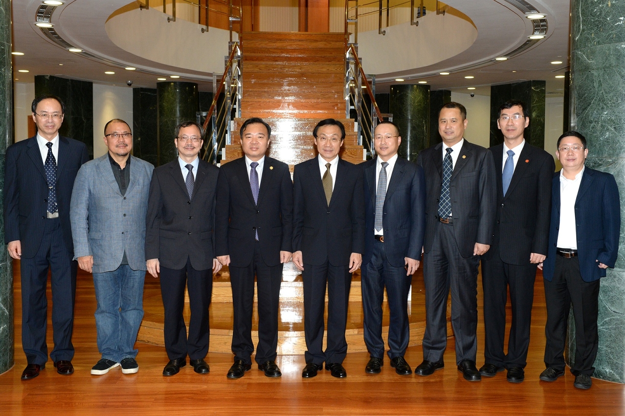 Encontro do Secretário para os Assuntos Sociais e Cultura, Doutor Alexis Tam, com uma delegação liderada pelo Secretário do Comité do Partido Comunista da Universidade de Xiamen