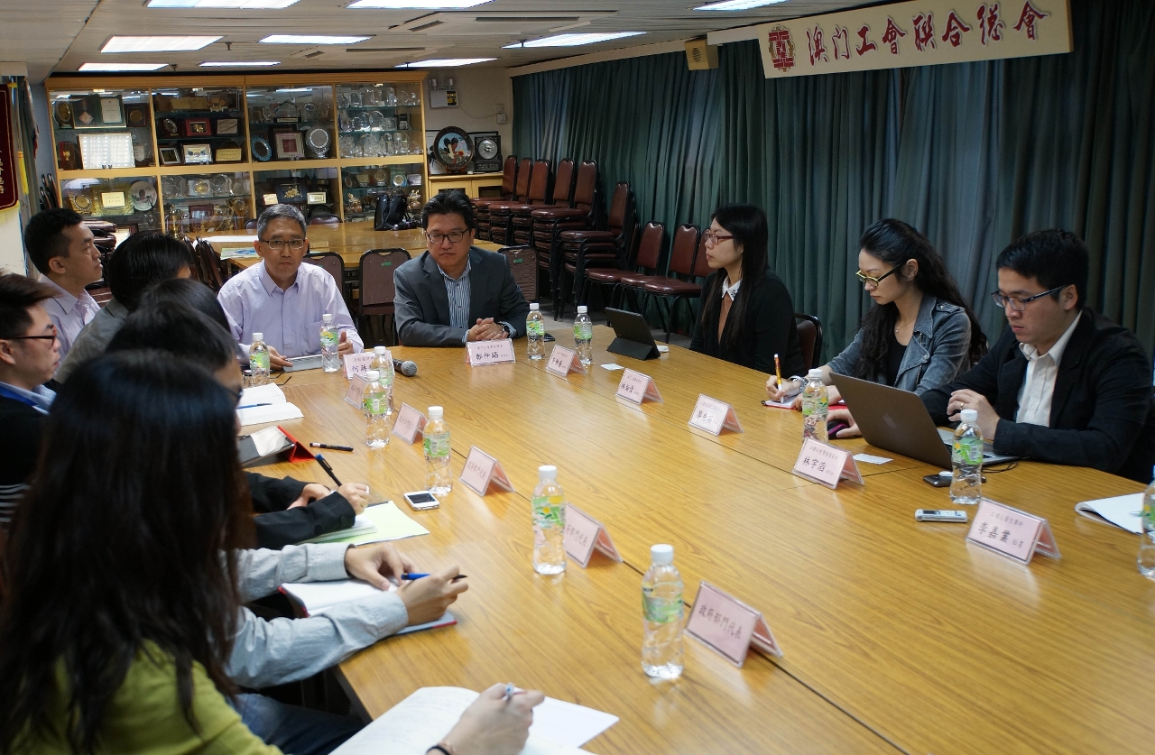 Visitou a Associação Geral dos Operários de Macau para apresentar a solução elevada da Av. 24 de Junho