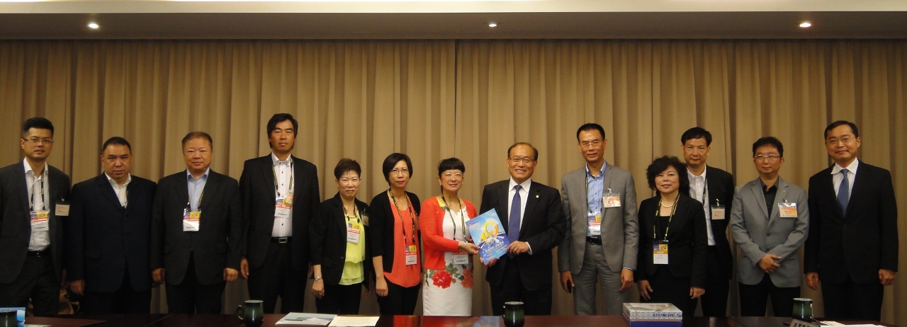 Visita de cortesia da Vogal do IPIM, Dra. Irene Va Kuan Lau ao Presidente e CEO do  “Taiwan World Trade Centre”, Peter W. J. Huang