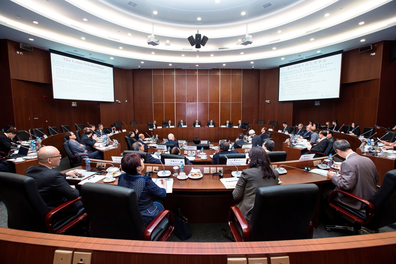 Primeira reunião conjunta da Assembleia e do Conselho da UM realizada no novo campus