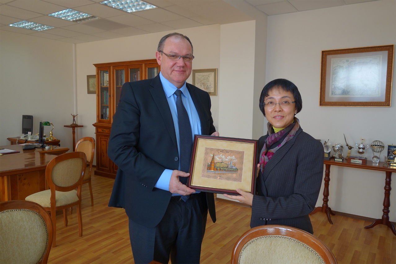 Maria Helena de Senna Fernandes meets the chairman of Moscow City Government Committee for Tourism and Hotel Industry