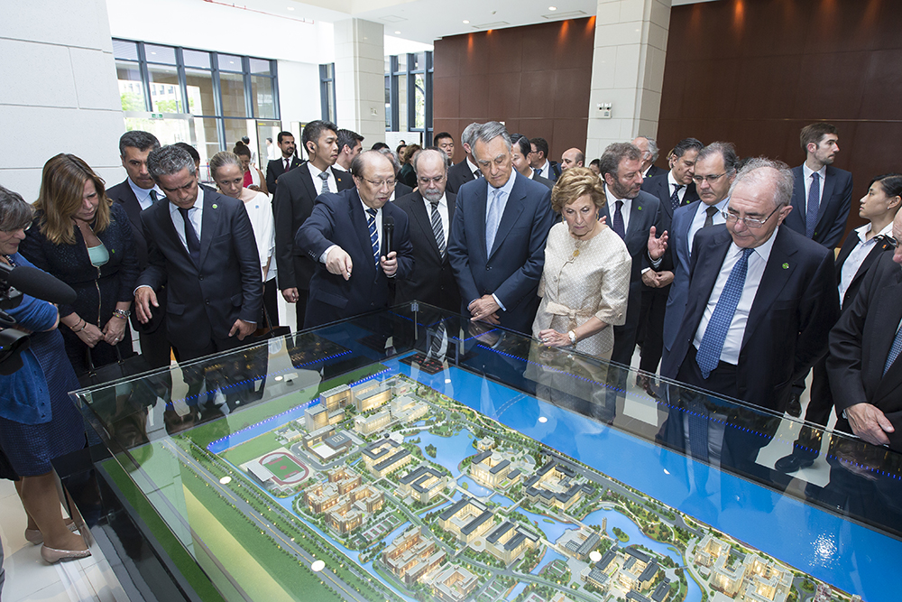 President of Portugal Aníbal António Cavaco Silva visits UM’s new campus
