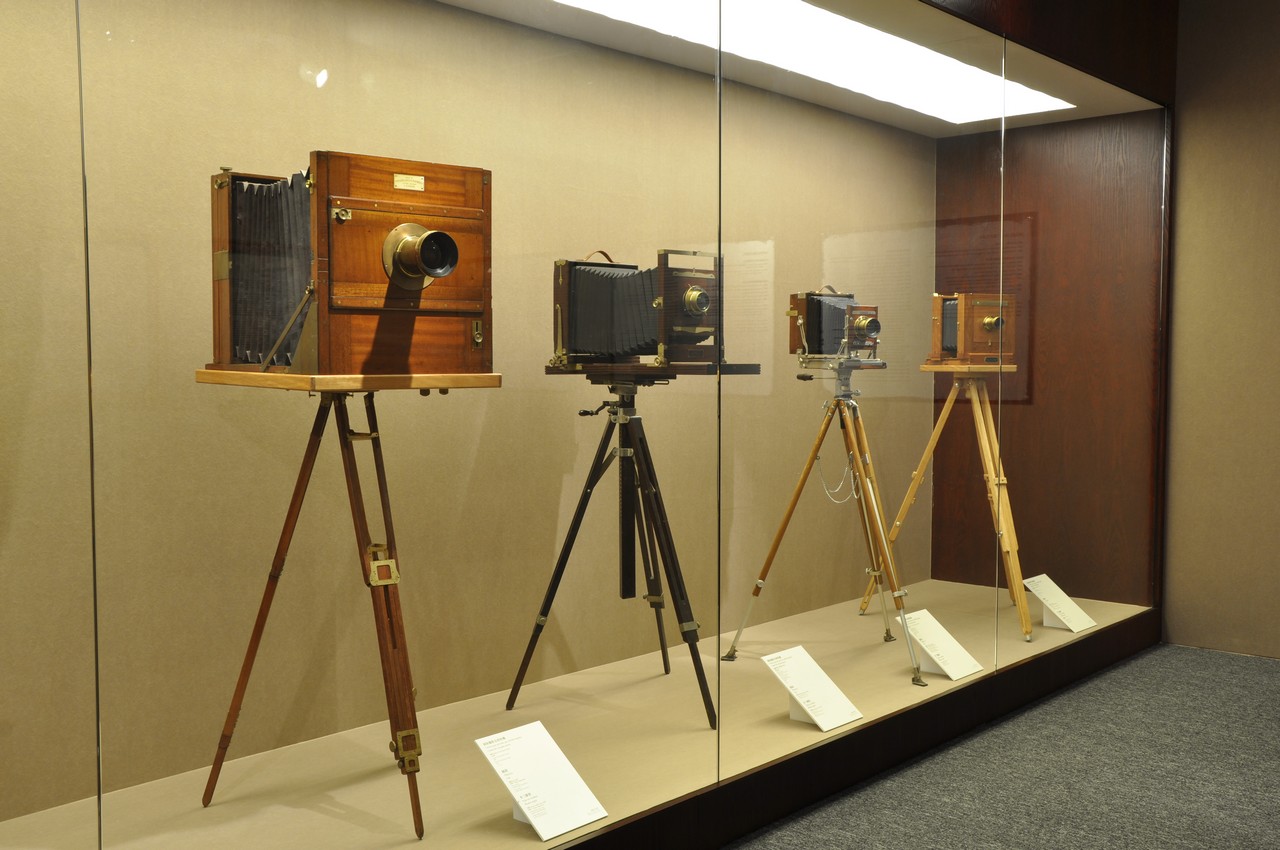 The seminar counts on photographer Wong Ho Sang as speaker, who will briefly introduce the historical background, operating techniques and contemporary tendency of wet plate photography.
