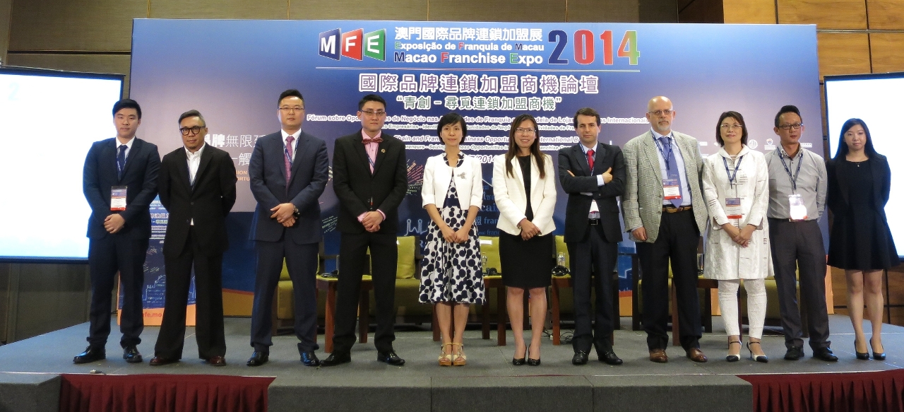 The guests and panellists of the forum.