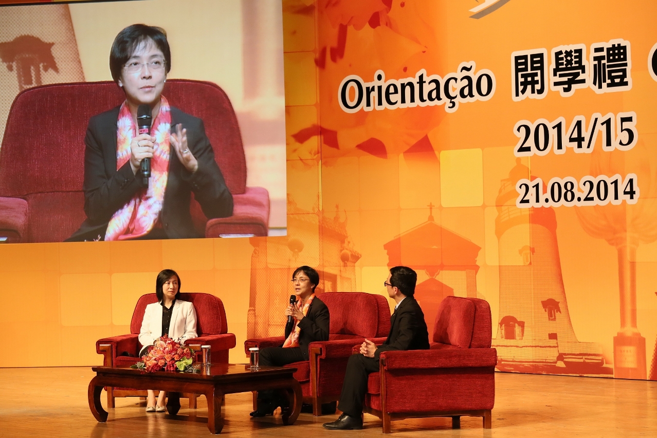 Director of MGTO and President of IFT sharing experience with freshmen