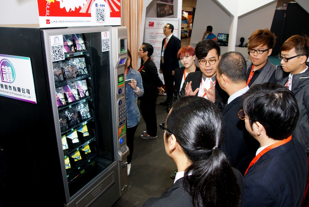 The participating music entity introduced the “vending machine for albums” to the guests.