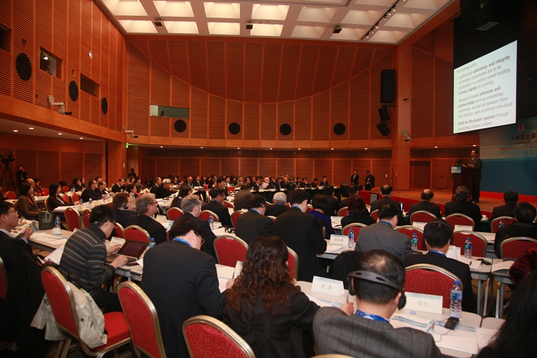 2.Government officials of higher education, educators and senior scholars from around the world attend the forum