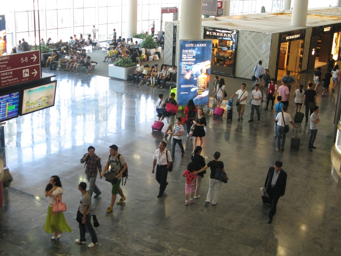 To meet the increased demand in air transport resulting from the travelling peak at summer time, the Civil Aviation Authority approved a total of 47 extra and charter flight services in this summer.