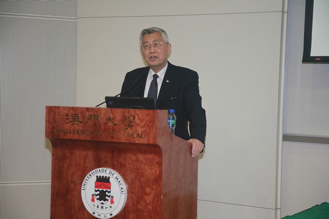 Prof. Woo gives a lecture at UM