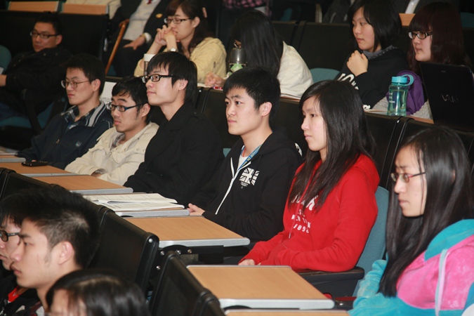 Students are captivated by Prof. Woo’s lecture