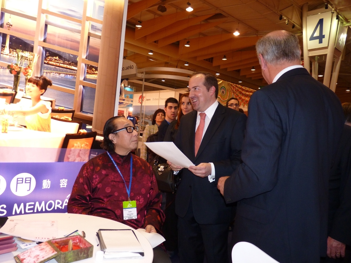 Portuguese minister for Economy Álvaro Pereira receives his name written in Chinese at the Macau booth