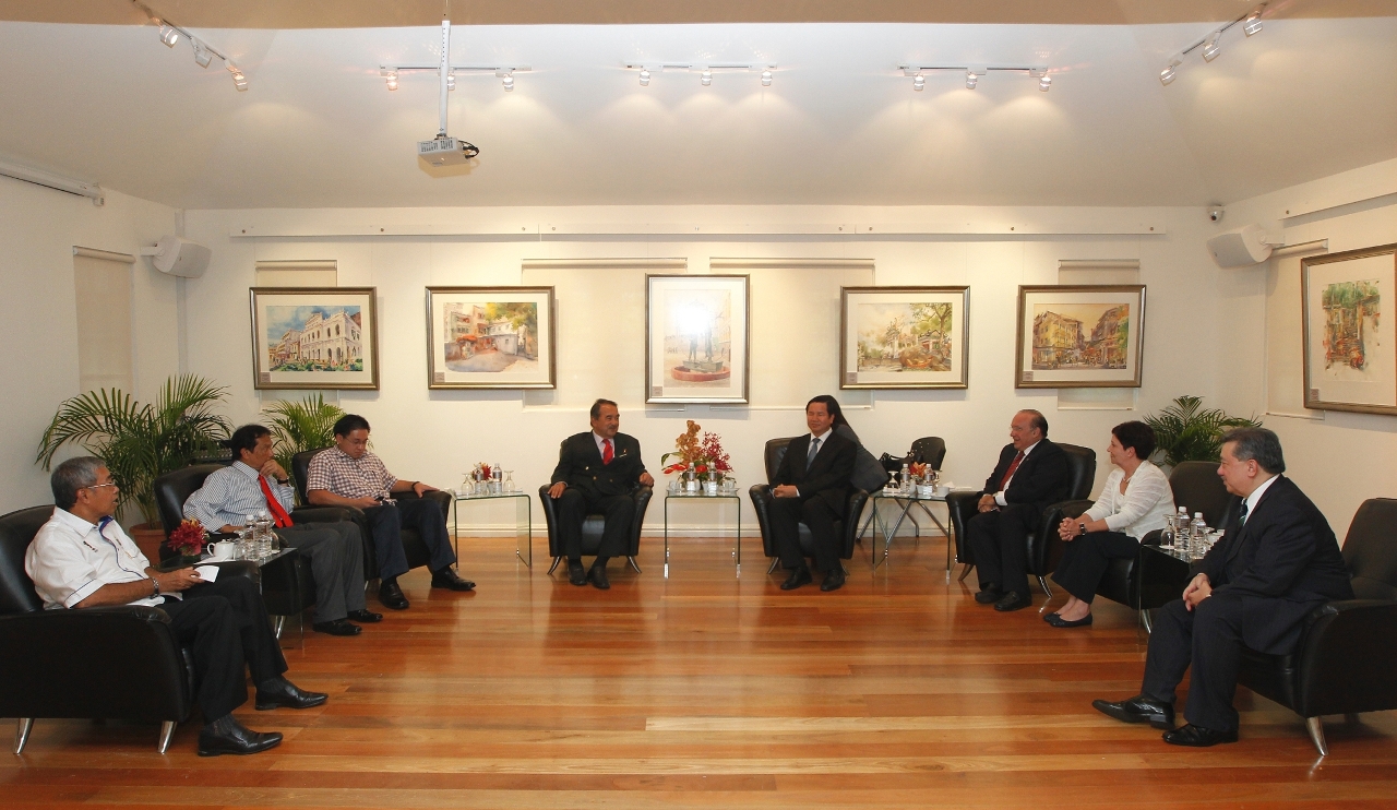 Cheong U meets with Y.A.B. Datuk Seri Hj. Mohd Ali bin Mohd Rustam and Y.Bhg. Zainal bin Hj. Abu