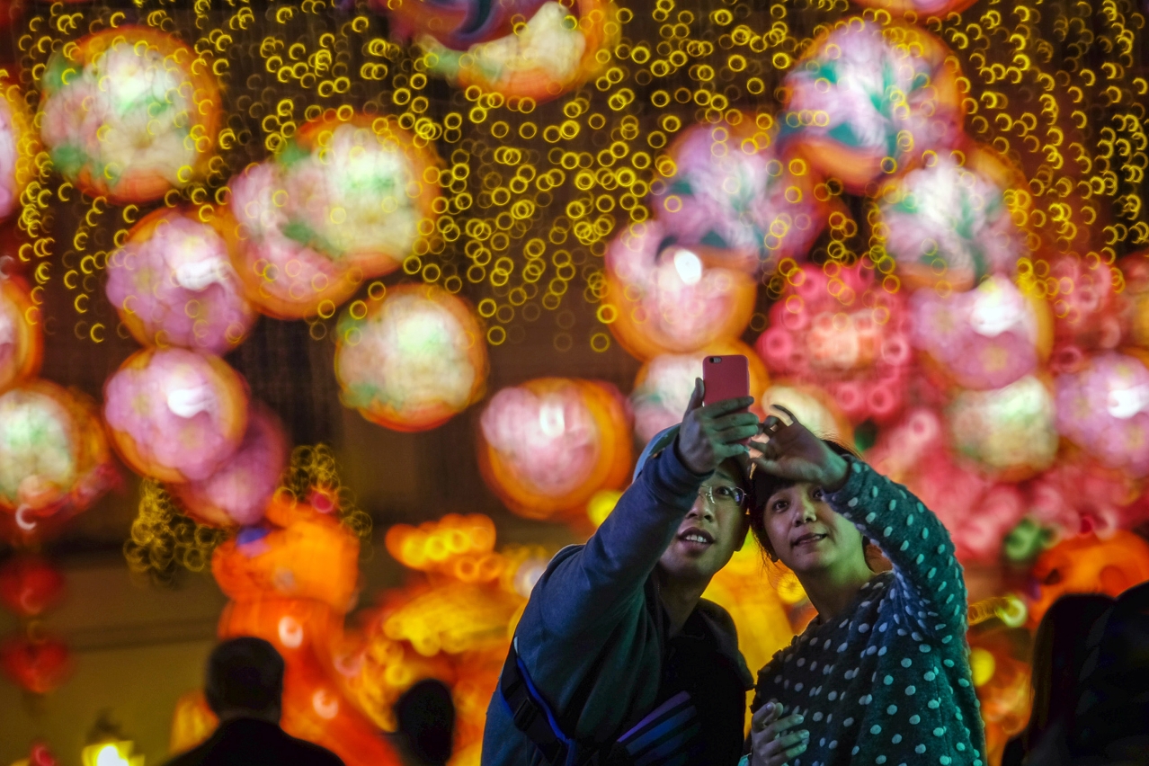 Glittering Lunar New Year lighting decorations