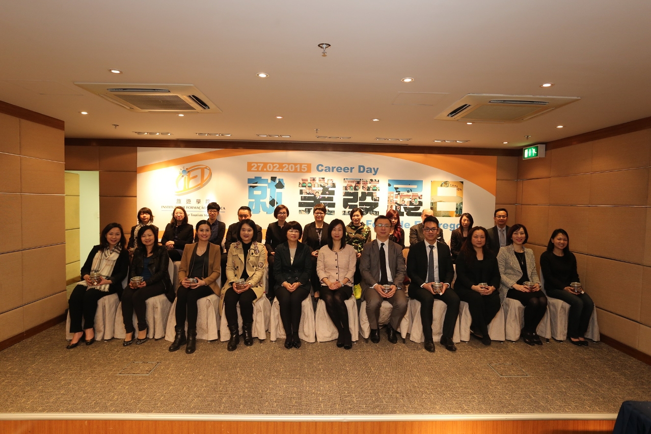 Group photo of IFT representatives and industry partners.