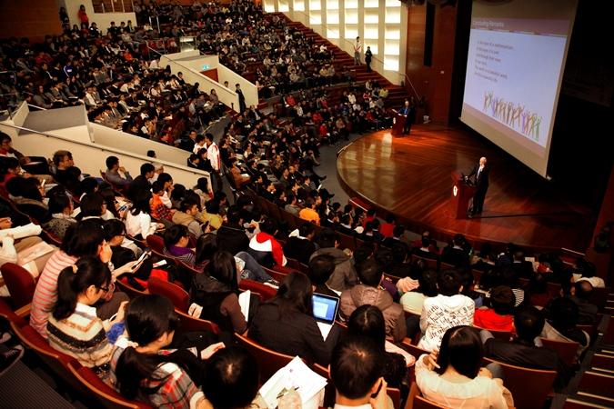 Participants take turns asking Prof. David Liu questions