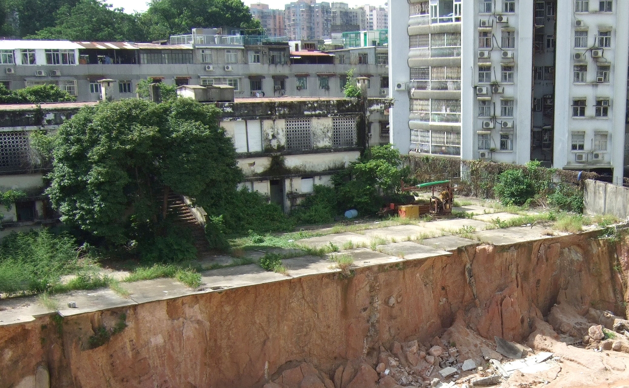 工作包括拆卸兩層高建築物及平整地台
