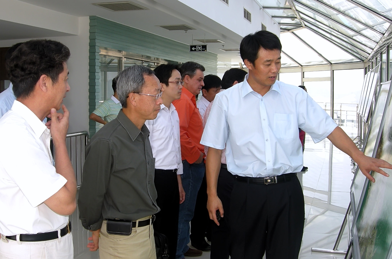 劉仕堯司長聽取大連市開發區規劃介紹