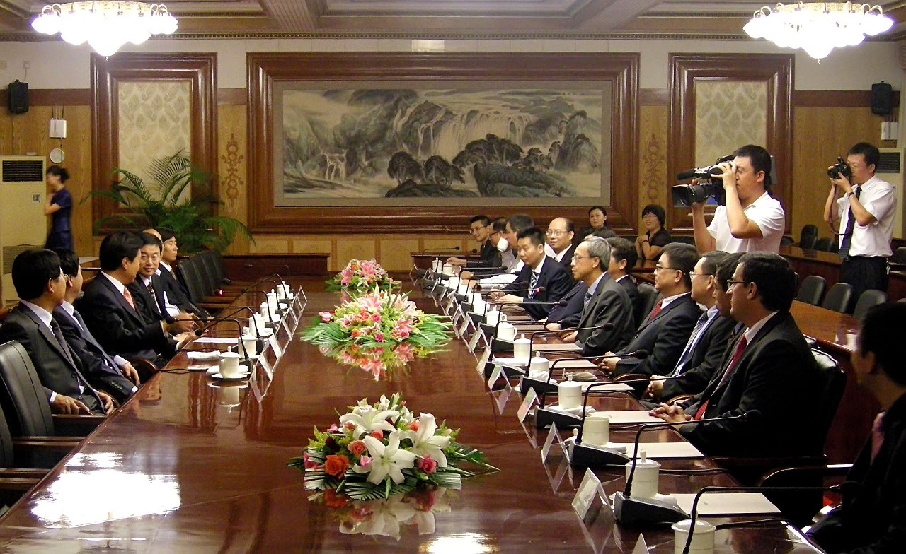 劉仕堯一行與大連市市領導商討加強兩地合作