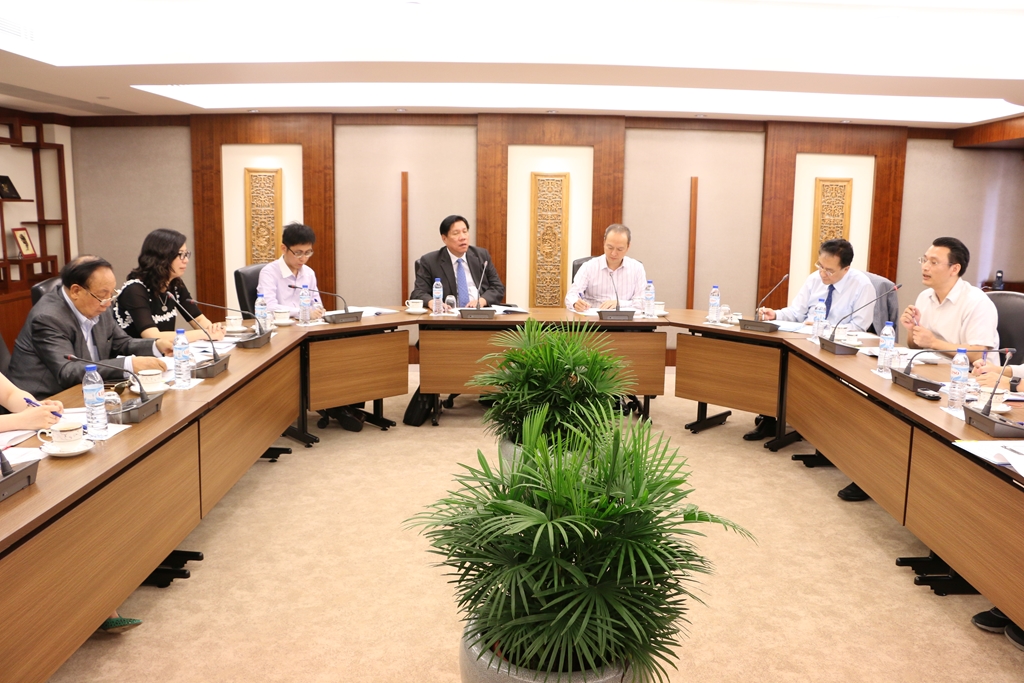Incentivo da Comissao de Desenvolvimento de Talentos para regresso a Macau dos quadros qualificados atraves do estabelecimento de varias formas e orientacoes