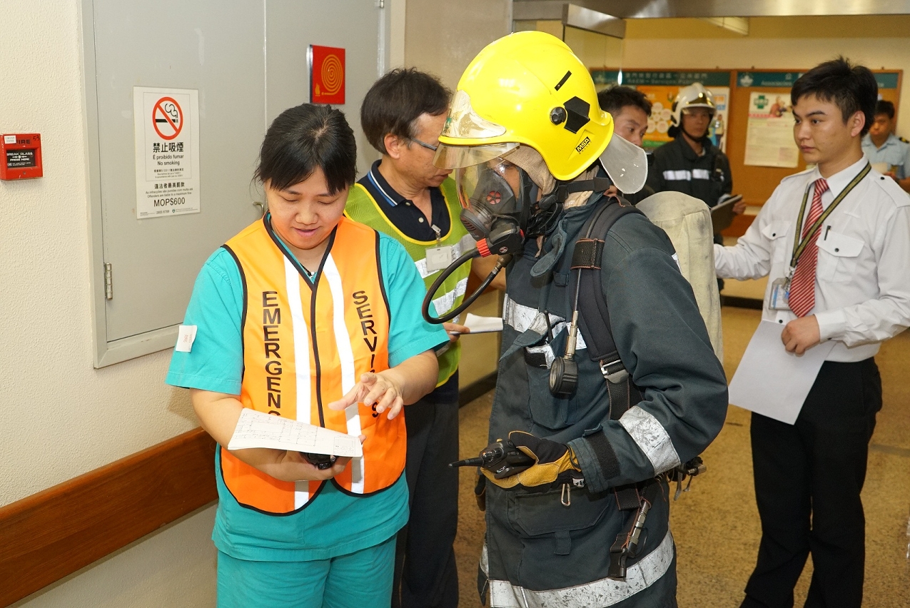 Simulacro de incêndio e evacuação no Centro Hospitalar Conde de São Januário