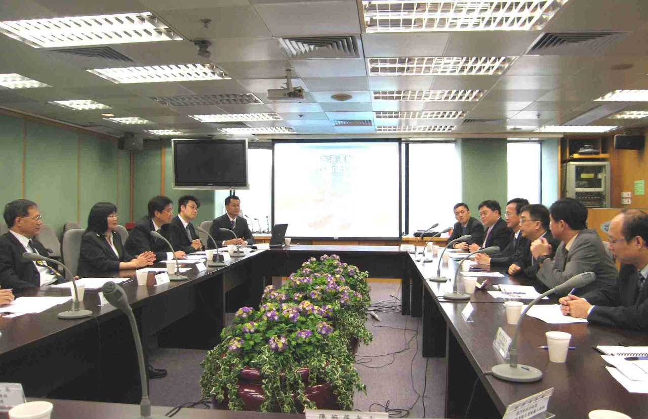 代表團與香港運輸署進行交流會議