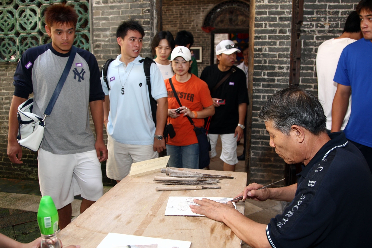 彩石鑲嵌展演吸引在場人士欣賞