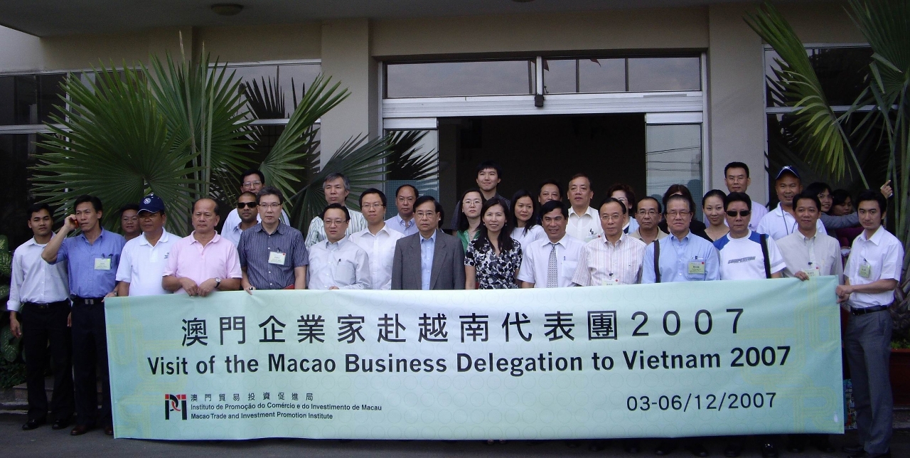 澳門企業家代表團參觀玲鍾加工出口區
