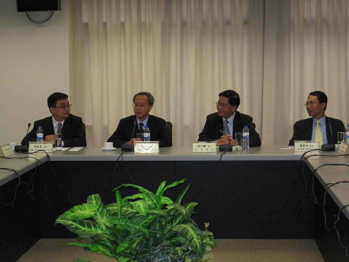 香港市建局總監林中麟一行到訪舊區重整諮詢委員會,受到委員會主席劉仕堯等的熱情接待