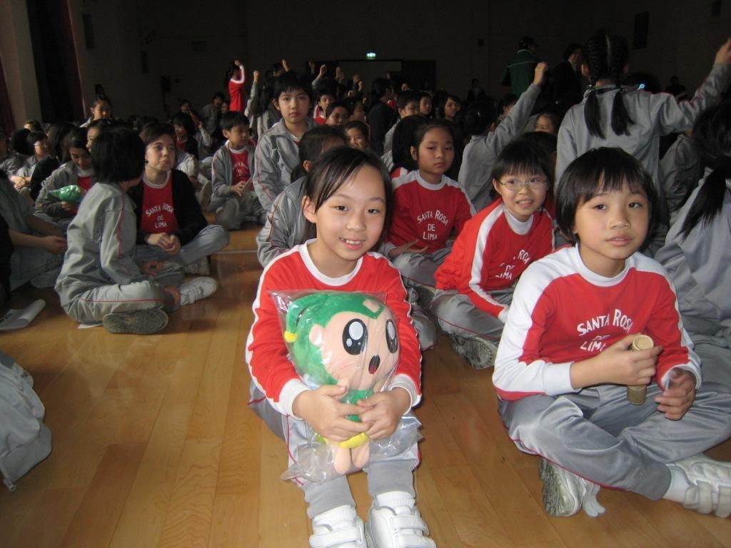 活動環節中表現較佳的學生獲贈能源大使ＱＱ