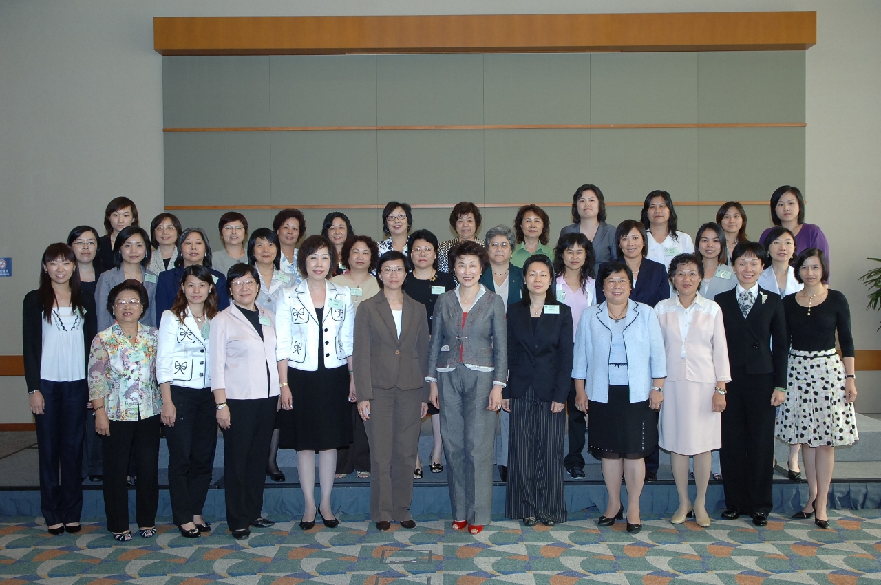 婦諮會一行拜訪香港婦委會，兩會人員合影