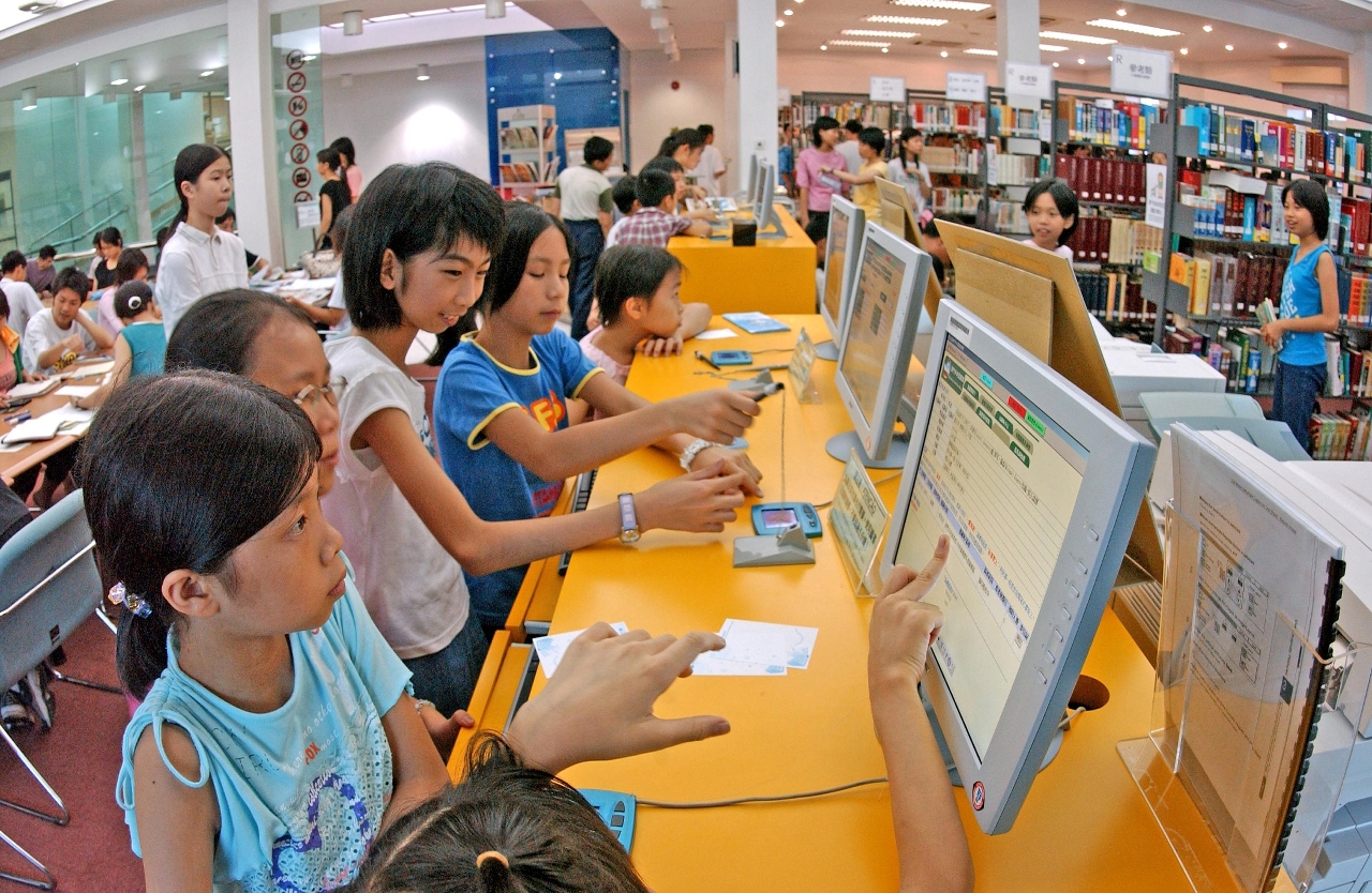 中央圖書館總館及何東圖書館將繼續延長開放時間