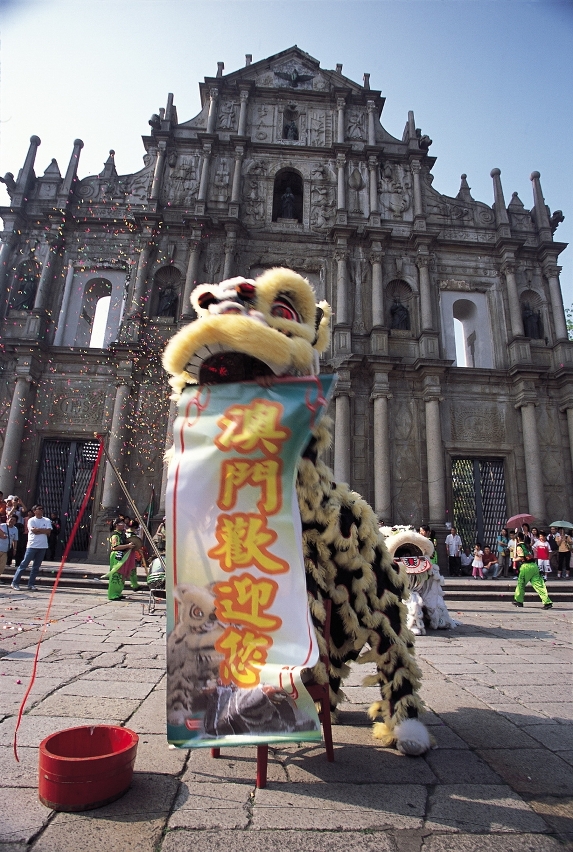 醒獅表演歡迎旅客